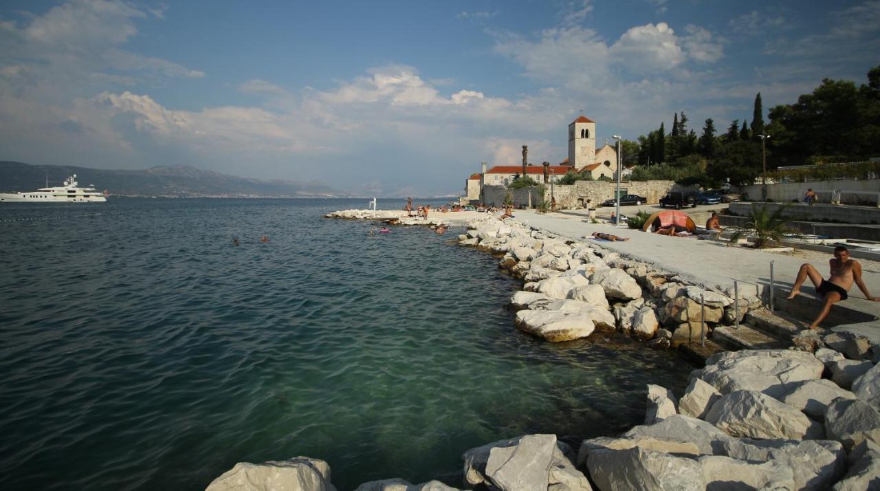 Apartments Lela, Next To The Beach Trogir Exterior photo